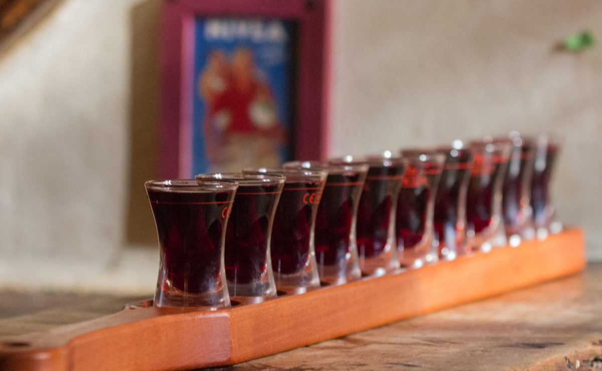 1 Meter Schnaps im Wirtshaus Troll